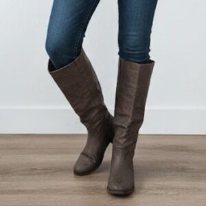 Rampage Icebreaker Taupe Tall Boots Size 6